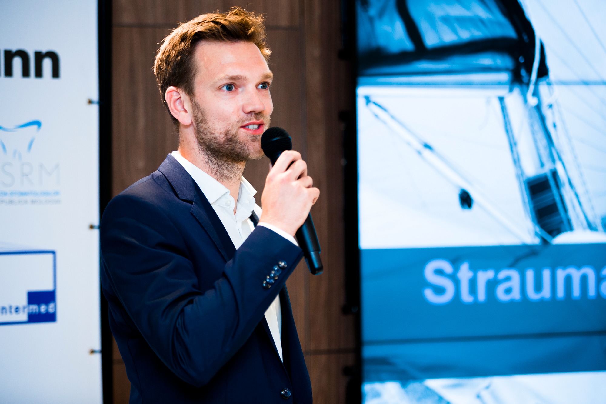 Andreas Augat speaking at a Straumann event in Moldova
